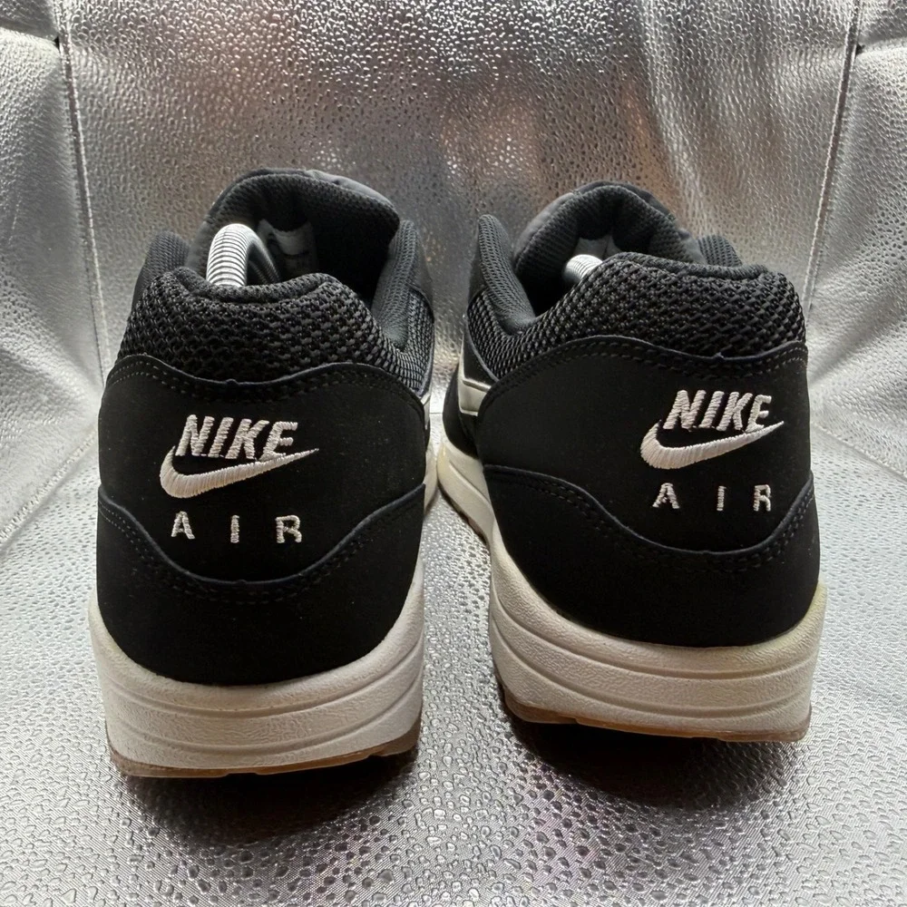 Size 10 Nike Air Max 1 Essential Mens Black Excellent 537383-026 Gum Sole